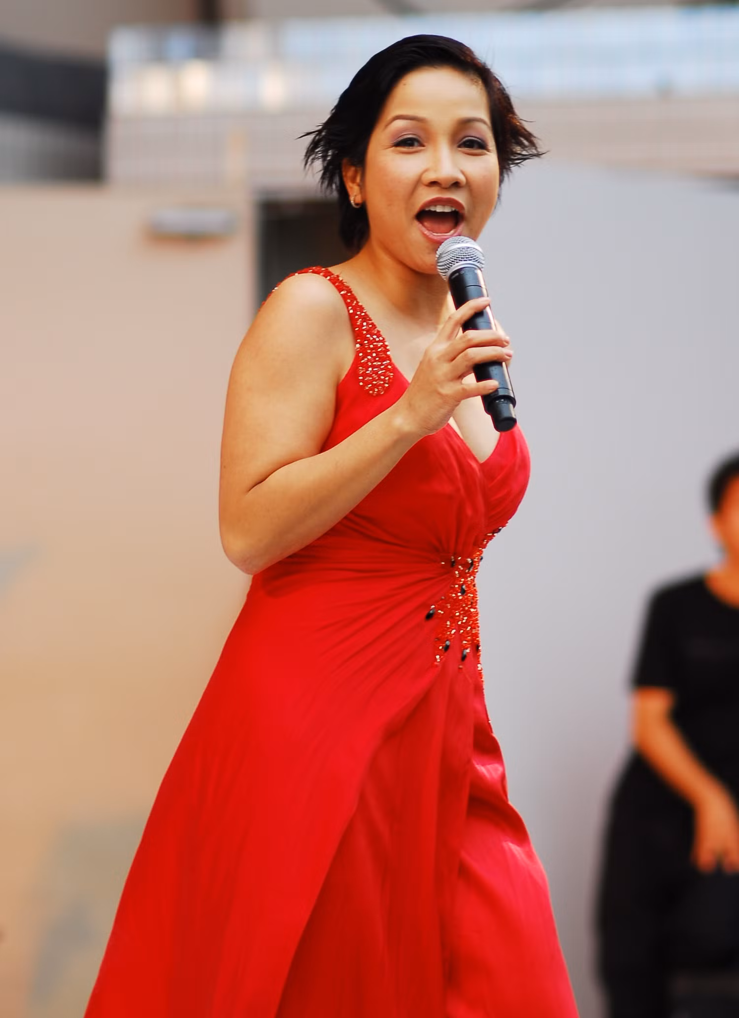Được mệnh danh là Diva của nền âm nhạc Việt Nam nhưng Mỹ Linh đã đến liveshow Bài hát yêu thích tháng 2 bằng một…”vé vớt”.