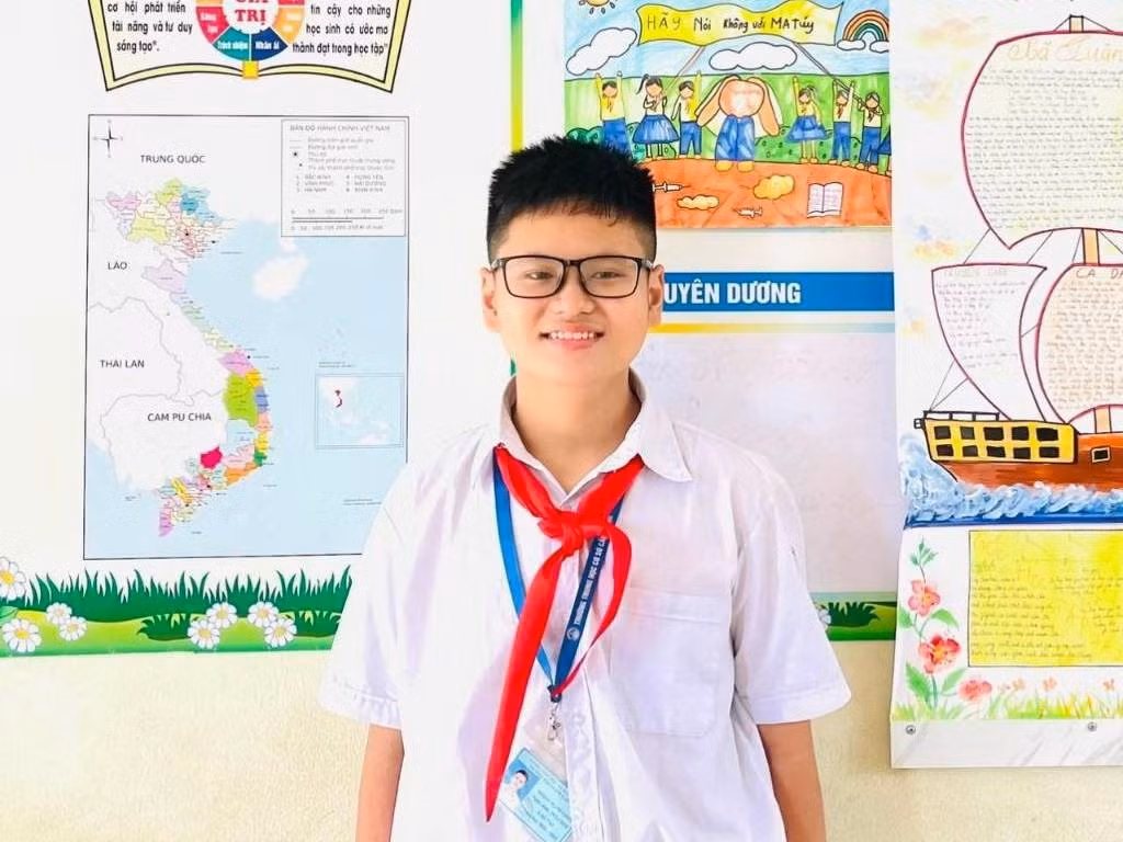 Em Hoàng Mạnh Chiến, học sinh lớp 7A2 trường trung học cơ sở Cẩm Thịnh, thành phố Cẩm Phả, tỉnh Quảng Ninh. Ảnh: TTXVN Em Hoàng Mạnh Chiến, học sinh lớp 7A2 trường trung học cơ sở Cẩm Thịnh, thành phố Cẩm Phả, tỉnh Quảng Ninh. Ảnh: TTXVN