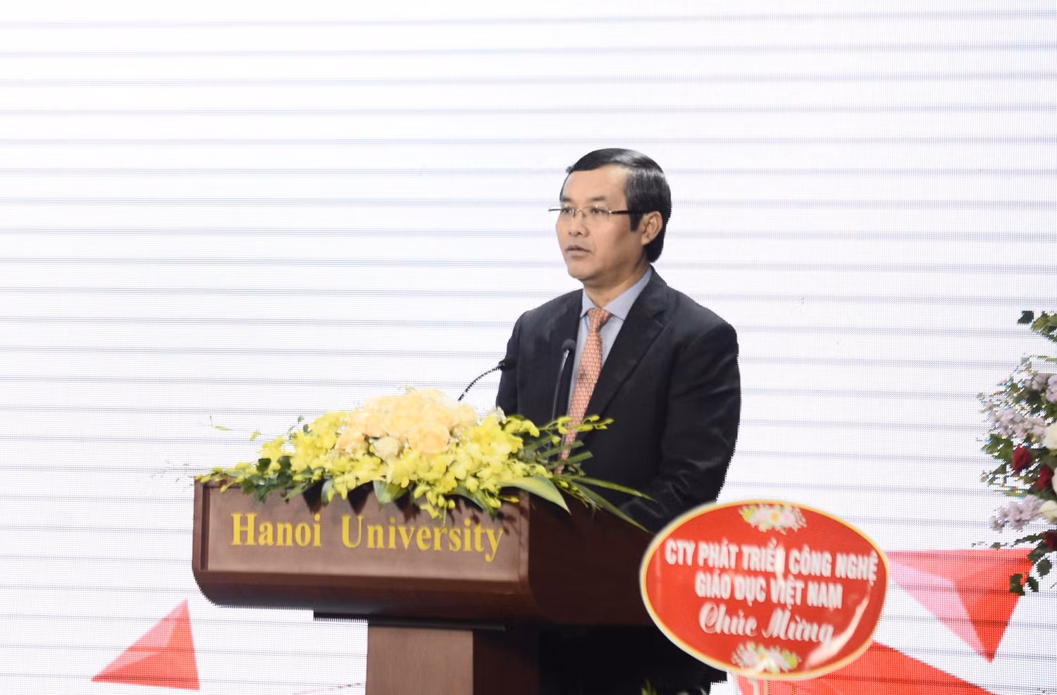 Thứ trưởng Nguyễn Văn Phúc phát biểu tại sự kiện. Ảnh: HANU Thứ trưởng Nguyễn Văn Phúc phát biểu tại sự kiện. Ảnh: HANU