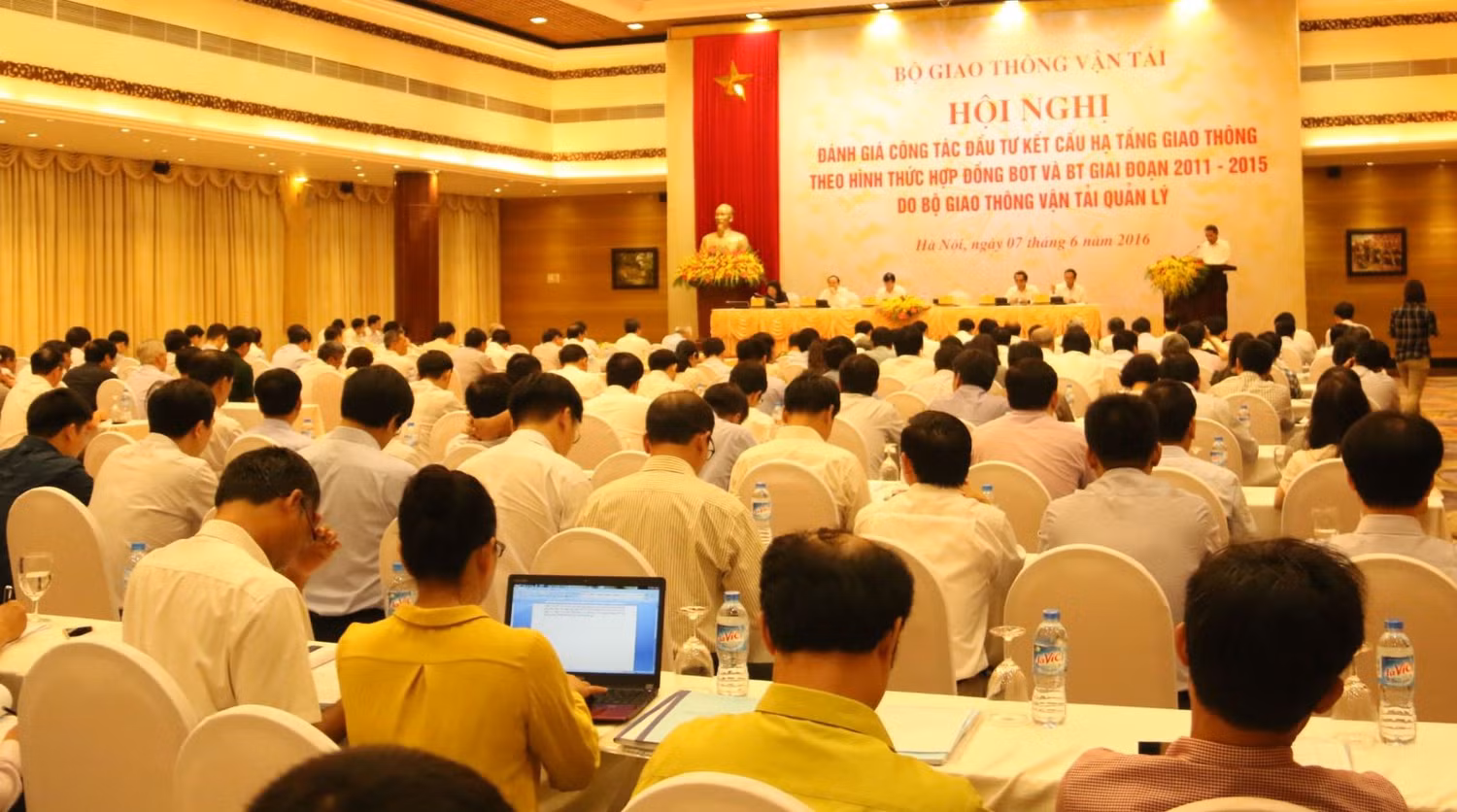 Toàn cảnh Hội nghị đánh giá công tác đầu tư kết cấu hạ tầng giao thông theo hình thức hợp đồng BOT và BT giai đoạn 2011 – 2015 do Bộ Giao thông vận tải quản lý - ảnh nguồn Bộ Giao thông vận tải Toàn cảnh Hội nghị đánh giá công tác đầu tư kết cấu hạ tầng giao thông theo hình thức hợp đồng BOT và BT giai đoạn 2011 – 2015 do Bộ Giao thông vận tải quản lý - ảnh nguồn Bộ Giao thông vận tải