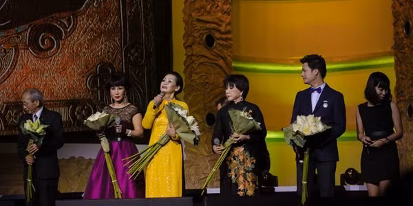 Liveshow của ca sỹ Khánh Ly xảy ra những lùm xùm về chuyện tác quyền Liveshow của ca sỹ Khánh Ly xảy ra những lùm xùm về chuyện tác quyền