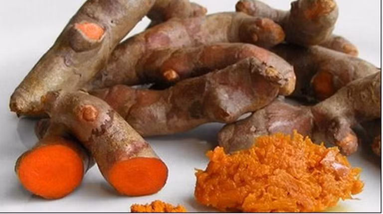 11. Nghệ: Là họ hàng của gừng, nghệ được xem là thực phẩm chữa lành vết thương rất tốt. Nó bảo vệ thành dạ dày, ngăn ngừa các vết loét và hỗ trợ tiêu hóa mỡ. Nó cũng giúp người già giảm được nguy cơ bị mất trí nhớ, do có thành phần kháng viêm. 11. Nghệ: Là họ hàng của gừng, nghệ được xem là thực phẩm chữa lành vết thương rất tốt. Nó bảo vệ thành dạ dày, ngăn ngừa các vết loét và hỗ trợ tiêu hóa mỡ. Nó cũng giúp người già giảm được nguy cơ bị mất trí nhớ, do có thành phần kháng viêm.