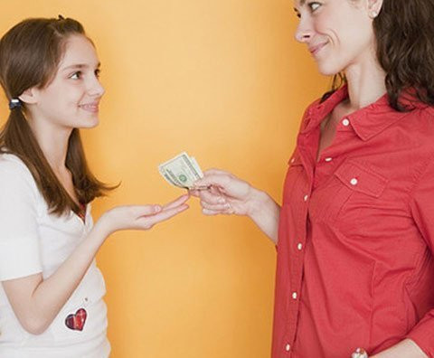 Rất nhiều bạn trẻ thường xuyên kêu ca là 10 triệu một tháng không đủ tiêu và phải xin thêm tiền bố mẹ. (Ảnh minh họa - Nguồn Internet)