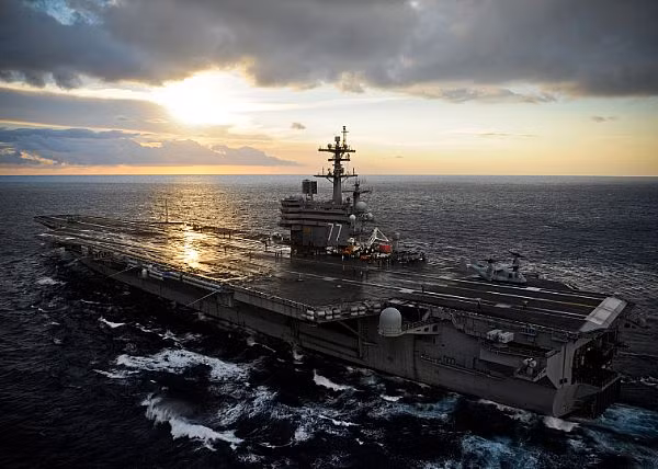 Tàu sân bay USS George H.W. Bush (CVN 77) trên Đại Tây Dương ngày 20/3/2012. Tàu sân bay USS George H.W. Bush (CVN 77) trên Đại Tây Dương ngày 20/3/2012.