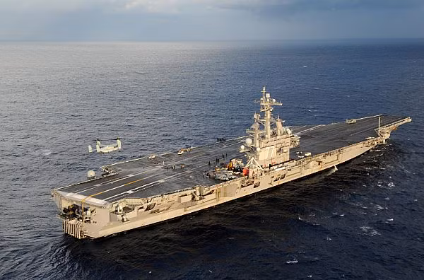 Tàu sân bay USS George H.W. Bush (CVN 77) trên Đại Tây Dương ngày 20/3/2012. Tàu sân bay USS George H.W. Bush (CVN 77) trên Đại Tây Dương ngày 20/3/2012.