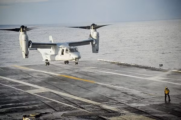 Trực thăng MV-22 Osprey trên tàu sân bay USS George H.W. Bush (CVN 77) trên Đại Tây Dương ngày 20/3/2012. Trực thăng MV-22 Osprey trên tàu sân bay USS George H.W. Bush (CVN 77) trên Đại Tây Dương ngày 20/3/2012.