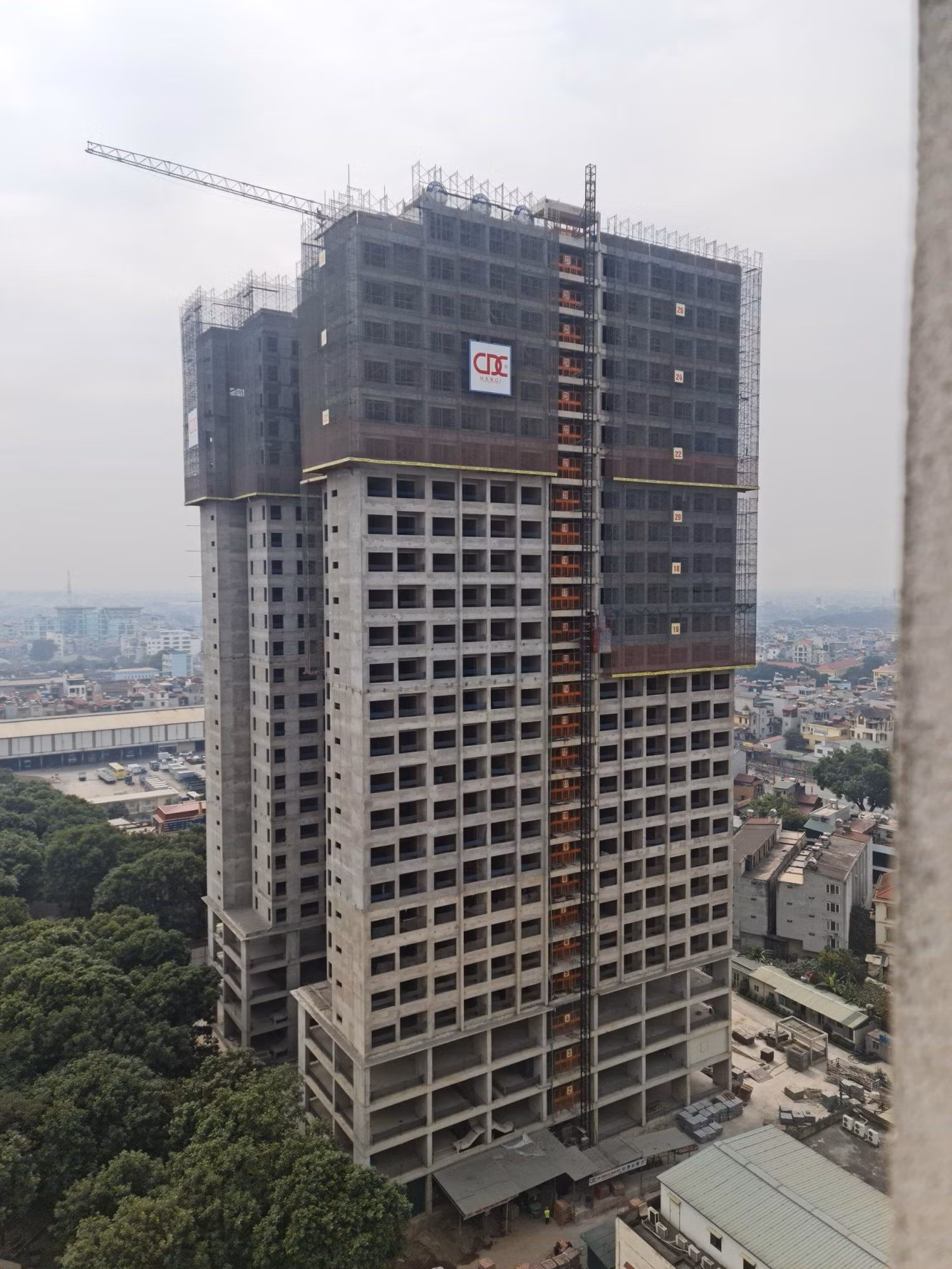 Dịch bệnh không chỉ gây thiệt hại cho những người mua nhà mà chính các chủ đầu tư cũng là người phải chịu thiệt hại về cả uy tín lẫn tài chính.