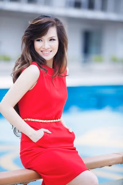 2. Diễn viên, MC Đan Lê. Sau cuộc hôn nhân đầu tiên ngắn ngủi, Đan Lê hiện đã kết hôn với Đạo diễn trẻ Khải Anh. 2. Diễn viên, MC Đan Lê. Sau cuộc hôn nhân đầu tiên ngắn ngủi, Đan Lê hiện đã kết hôn với Đạo diễn trẻ Khải Anh.