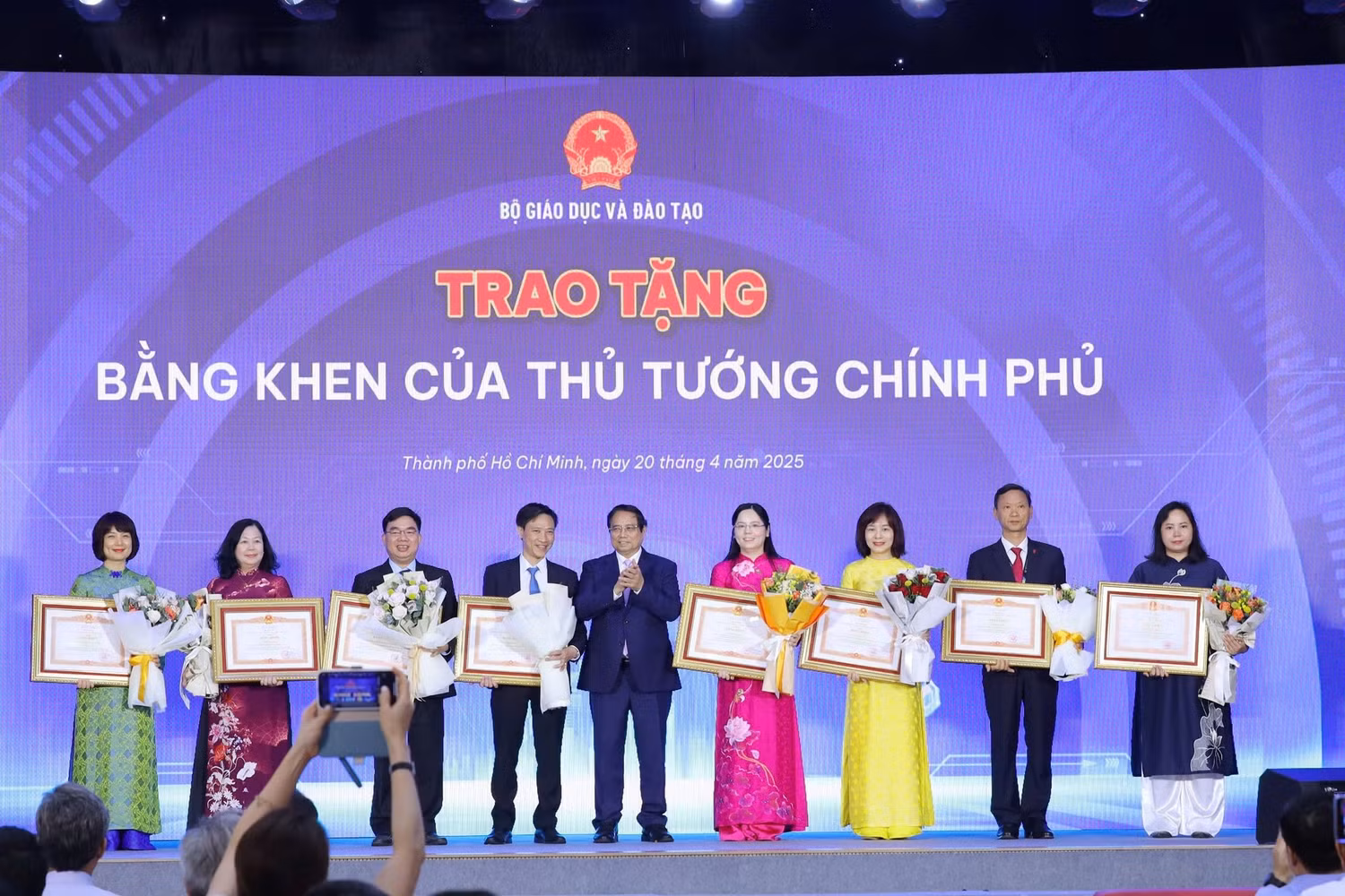 Chinhkhoinghiep4.jpg