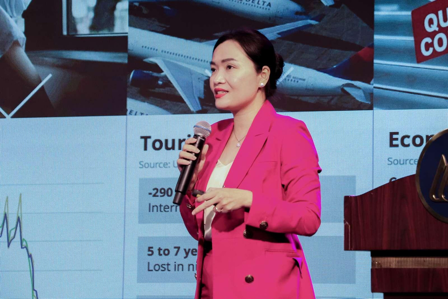 Phó Giáo sư Võ Thị Ngọc Thúy phát biểu tại buổi tọa đàm (ảnh: HSU) Phó Giáo sư Võ Thị Ngọc Thúy phát biểu tại buổi tọa đàm (ảnh: HSU)
