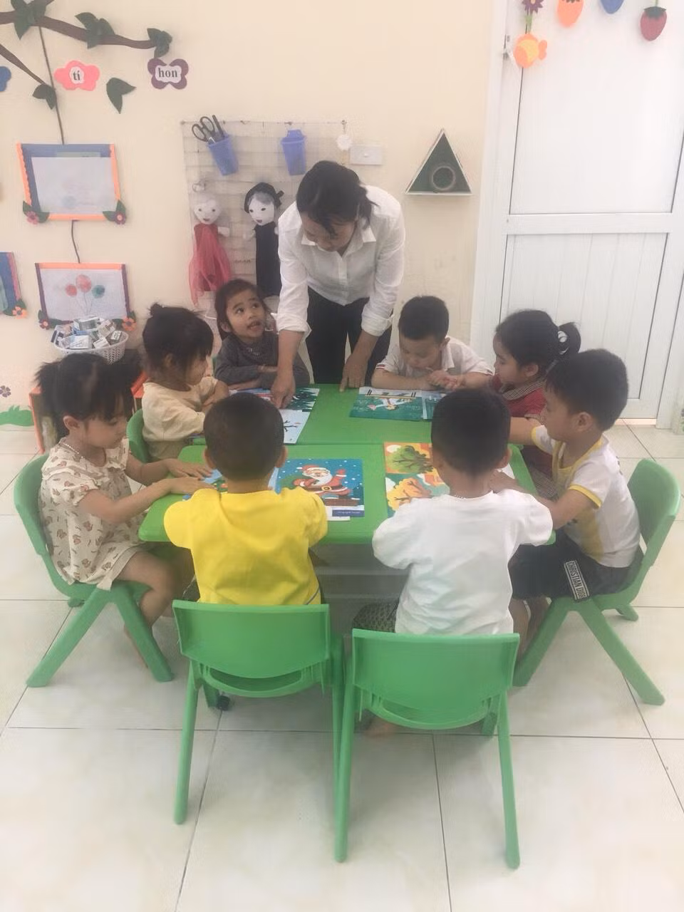 Các cô giáo mầm non ở Thành phố Thanh Hóa thấp thỏm vì chưa được ký hợp đồng mới. Ảnh: Nhân vật cung cấp Các cô giáo mầm non ở Thành phố Thanh Hóa thấp thỏm vì chưa được ký hợp đồng mới. Ảnh: Nhân vật cung cấp