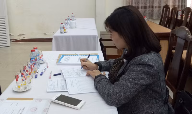 Một ứng viên tham gia kỳ thi tuyển chức danh Hiệu trưởng. Ảnh: TT Một ứng viên tham gia kỳ thi tuyển chức danh Hiệu trưởng. Ảnh: TT