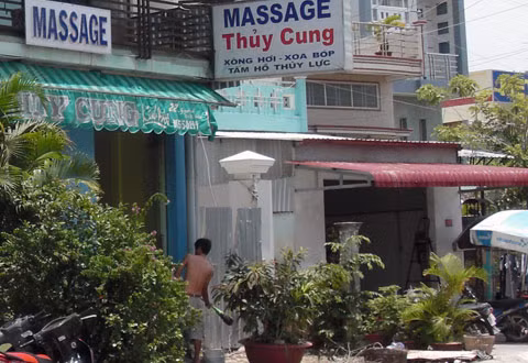 Cơ sở massage Thủy Cung nơi ông Quang thường lui tới.