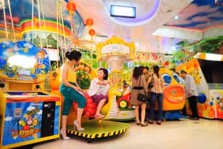 Bên cạnh cuộc thi vẽ tranh, chuỗi hệ thống TTTM Vincom Center còn tổ chức nhiều hoạt động bổ ích và nhiều trò chơi thú vị từ 16h đến 18h ngày 1/6. Bên cạnh cuộc thi vẽ tranh, chuỗi hệ thống TTTM Vincom Center còn tổ chức nhiều hoạt động bổ ích và nhiều trò chơi thú vị từ 16h đến 18h ngày 1/6.