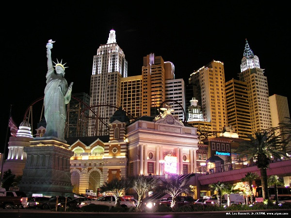 Được biết đến với tên gọi “Quả táo lớn”, New York không những là trung tâm thương mại, chính trị và tài chính lớn nhất nước Mỹ mà còn là một điểm du lịch hấp dẫn, đặc biệt với các cặp đôi trong ngày Valentine ngọt ngào.