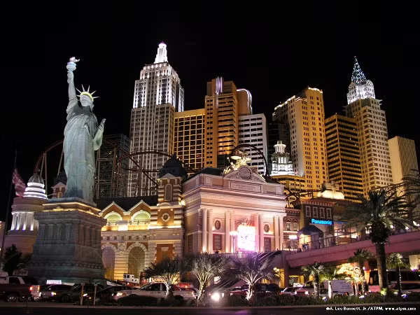 Được biết đến với tên gọi “Quả táo lớn”, New York không những là trung tâm thương mại, chính trị và tài chính lớn nhất nước Mỹ mà còn là một điểm du lịch hấp dẫn, đặc biệt với các cặp đôi trong ngày Valentine ngọt ngào.