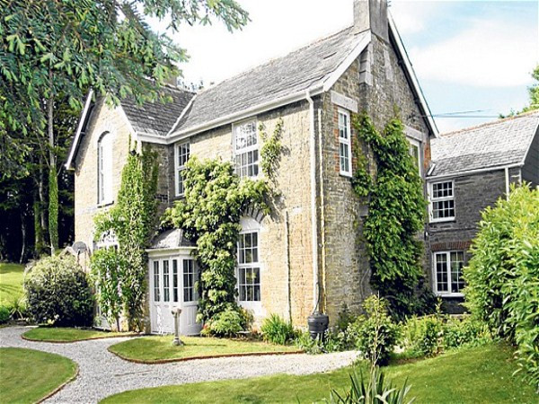 5. Merrymeet, Cornwall. Giá bán 795.000 bảng Căn nhà có tới 6 phòng ngủ mang phong cách thế kỷ 18. Từ đây chỉ mất vài dặm để đến được bờ biển. Đây là địa điểm lý tưởng cho những người muốn trốn khỏi sự huyên náo của thành phố. 5. Merrymeet, Cornwall. Giá bán 795.000 bảng Căn nhà có tới 6 phòng ngủ mang phong cách thế kỷ 18. Từ đây chỉ mất vài dặm để đến được bờ biển. Đây là địa điểm lý tưởng cho những người muốn trốn khỏi sự huyên náo của thành phố.