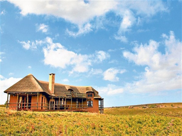 10. Western Cape, Nam phi. Giá bán: 586.780 bảng Căn nhà có một thư viện, quầy bar và khu vực ăn uống ngoài trời. Nơi đây rất gần nguồn nước của các loài động vật như tê giác đen, voi, hà mã và linh dương Nam Phi. 10. Western Cape, Nam phi. Giá bán: 586.780 bảng Căn nhà có một thư viện, quầy bar và khu vực ăn uống ngoài trời. Nơi đây rất gần nguồn nước của các loài động vật như tê giác đen, voi, hà mã và linh dương Nam Phi.