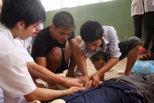 Được các điều dưỡng viên chỉ dẫn từng chi tiết Được các điều dưỡng viên chỉ dẫn từng chi tiết