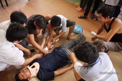 Nhiều người cũng hăng hái tham gia vào lớp huấn luyện Nhiều người cũng hăng hái tham gia vào lớp huấn luyện