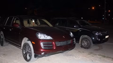 Chiếc xe Porsche Cayenne mới xuất hiện ở phố núi Hương Sơn.