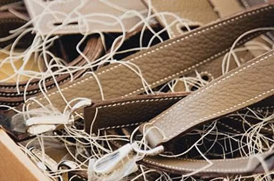 Bởi chúng được làm từ da động vật quý hiếm, thời gian và công sức tạo ra những chiếc túi này rất lâu và kỳ công. Giá của chúng có thể khiến nhiều người giật mình với chiếc rẻ nhất là 5000 USD và đắt nhất là 140.000 USD. Bởi chúng được làm từ da động vật quý hiếm, thời gian và công sức tạo ra những chiếc túi này rất lâu và kỳ công. Giá của chúng có thể khiến nhiều người giật mình với chiếc rẻ nhất là 5000 USD và đắt nhất là 140.000 USD.