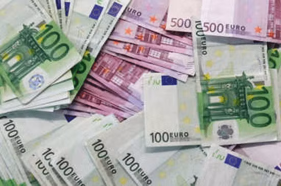 11. Đồng Euro (EUR) Tỷ giá: 1 EUR = 1,3 USD Mệnh giá cao nhất của tiền xu: 2 EUR Mệnh giá cao nhất của tiền giấy: 500 EUR