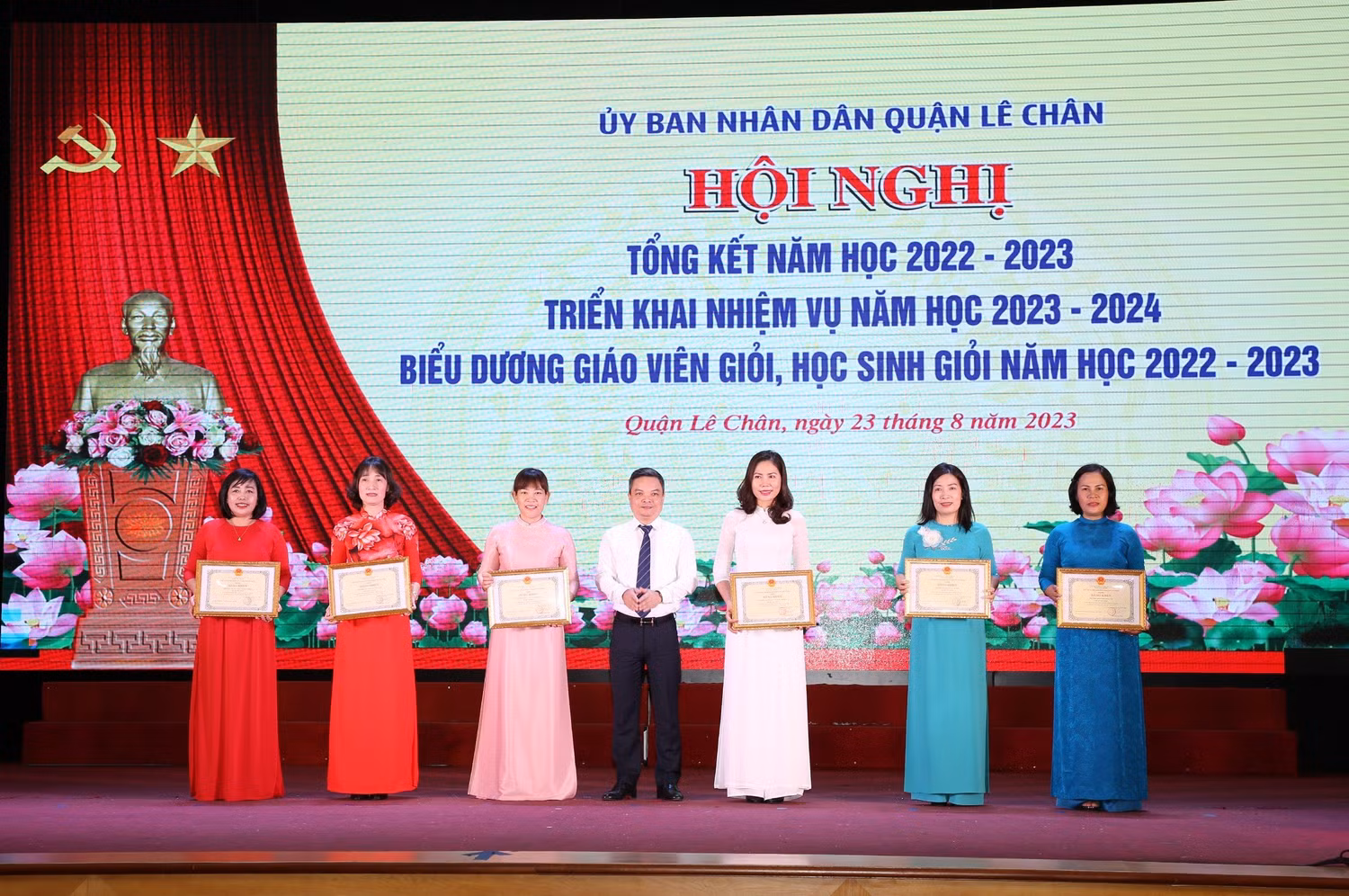 Các tập thể, cá nhân có thành tích xuất sắc được biểu dương, khen thưởng (Ảnh: LT)