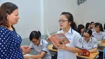 Thầy chấm Văn thầy, những thật - giả và áp lực của điểm số ảnh 2