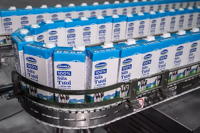Vinamilk không ngừng nâng cao chất lượng sản phẩm, cải tiến mẫu mã, dây chuyền sản xuất hiện đại. Vinamilk không ngừng nâng cao chất lượng sản phẩm, cải tiến mẫu mã, dây chuyền sản xuất hiện đại.
