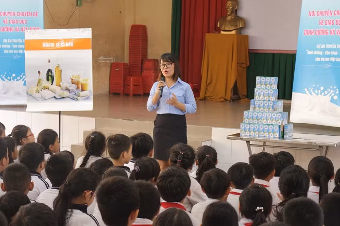Nạp đủ 4 nhóm chất dinh dưỡng thiết yếu chất bột đường, chất đạm, chất béo, nhóm vitamin và khoáng chất. Nạp đủ 4 nhóm chất dinh dưỡng thiết yếu chất bột đường, chất đạm, chất béo, nhóm vitamin và khoáng chất.