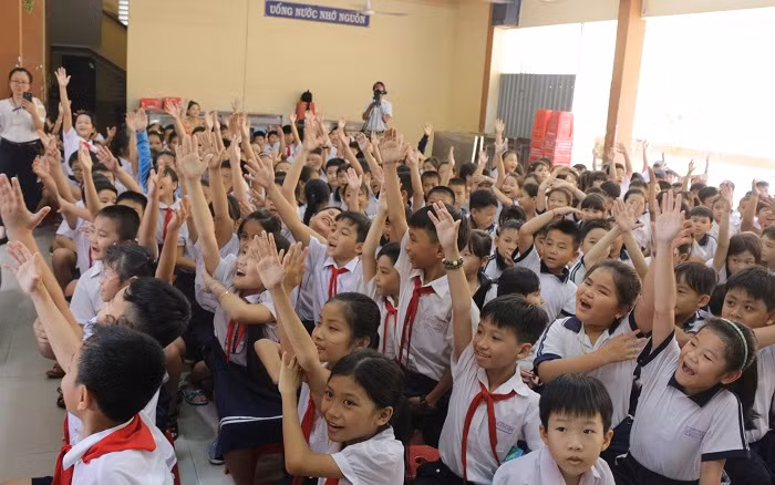 3 bữa ăn chính cần ăn đủ trong 1 ngày. 3 bữa ăn chính cần ăn đủ trong 1 ngày.