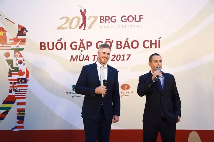 Ông Mark Reeves, Giám đốc khối Kinh doanh Gôn Tập đoàn BRG tại buổi gặp gỡ báo chí.