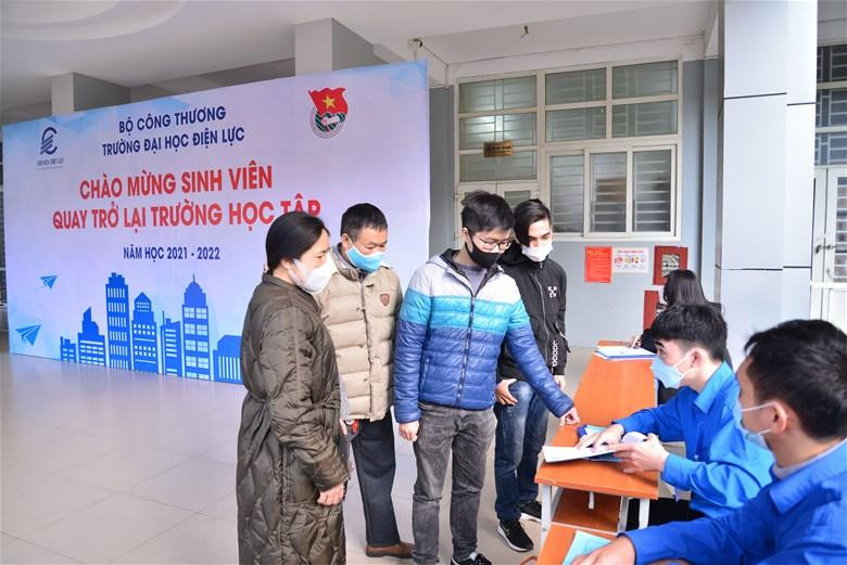 Phụ huynh yên tâm khi con em mình được Nhà trường quan tâm, động viên, hỗ trợ...
