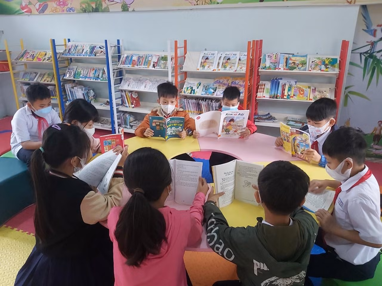 Thư Viện Ước Mơ của các bé trường Nguyễn Đức Thiệu và Quế An ở tỉnh Quảng Nam. (Ảnh: Thư viện Ước mơ)