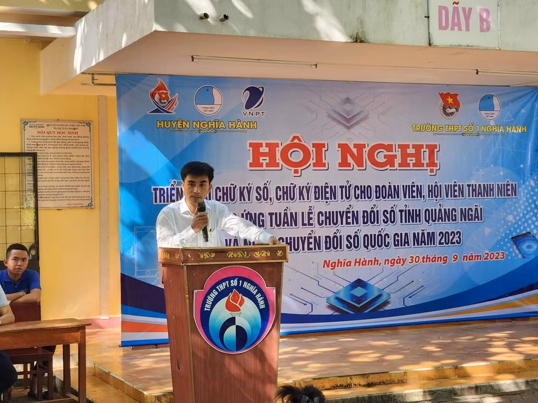 Thay Lê Văn Triều.jpg