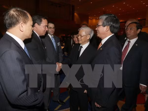 Tổng Bí thư Nguyễn Phú Trọng gặp gỡ đại diện các tầng lớp xã hội Việt Nam-Hoa Kỳ. (Ảnh: Trí Dũng/TTXVN) Tổng Bí thư Nguyễn Phú Trọng gặp gỡ đại diện các tầng lớp xã hội Việt Nam-Hoa Kỳ. (Ảnh: Trí Dũng/TTXVN)