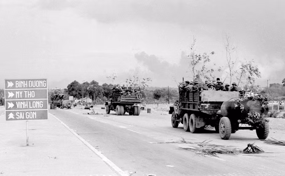 Sớm ngày 30/4, các binh chủng xe tăng, bộ binh, xe pháo của Quân đoàn II từ đường 15 rẽ ngã tư Biên Hoà tiến vào đánh chiếm Sài Gòn trên xa lộ Sài Gòn - Biên Hoà.