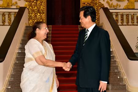 Thủ tướng Nguyễn Tấn Dũng tiếp Chủ tịch Hạ viện Ấn Độ - bà Sumitra Mahajan. ảnh: VGP.
