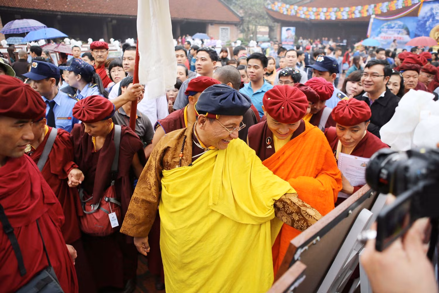 Đức Pháp Vương Gyalwang Drukpa sẽ tham dự Tọa đàm “Thiên nhiên, con người: Một thế giới”. ảnh: Ban Truyền thông DRUKPA. Đức Pháp Vương Gyalwang Drukpa sẽ tham dự Tọa đàm “Thiên nhiên, con người: Một thế giới”. ảnh: Ban Truyền thông DRUKPA.
