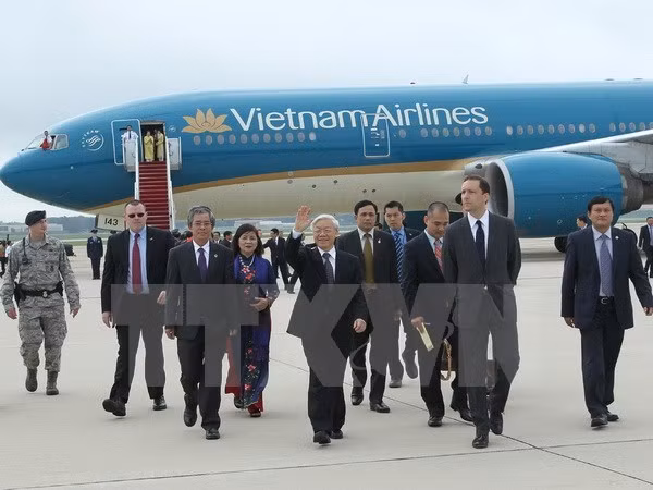 Tổng Bí thư Nguyễn Phú Trọng đến sân bay Quân sự Andrews ở Thủ đô Washington DC. (Ảnh: Trí Dũng/TTXVN). Tổng Bí thư Nguyễn Phú Trọng đến sân bay Quân sự Andrews ở Thủ đô Washington DC. (Ảnh: Trí Dũng/TTXVN).