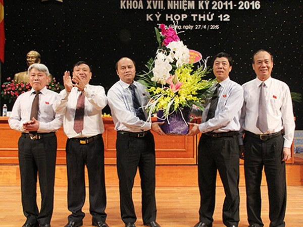 Ông Nguyễn Văn Linh (thứ ba từ trái sang) - tân Chủ tịch UBND tỉnh Bắc Giang. ảnh: bacgiang.gov.vn Ông Nguyễn Văn Linh (thứ ba từ trái sang) - tân Chủ tịch UBND tỉnh Bắc Giang. ảnh: bacgiang.gov.vn