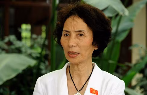 Đại biểu Bùi Thị An đề nghị cần có sự linh hoạt để người lao động dễ lựa chọn, như vậy là phù hợp với Hiến pháp. ảnh: ddk. Đại biểu Bùi Thị An đề nghị cần có sự linh hoạt để người lao động dễ lựa chọn, như vậy là phù hợp với Hiến pháp. ảnh: ddk.