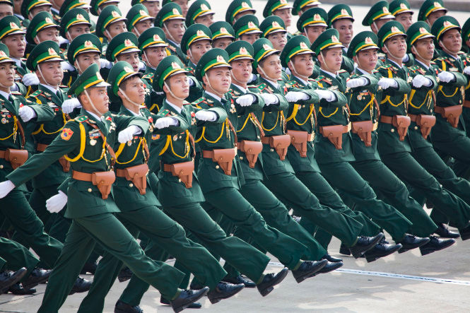 Hơn 70 năm qua, quân đội ta luôn "trung với Đảng, hiếu với dân". ảnh: VIệt Dũng/Tuổi trẻ.