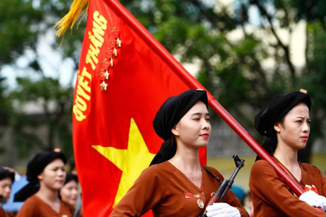 Nữ du kích miền Bắc. ảnh: Nam Trần/Tuổi trẻ.