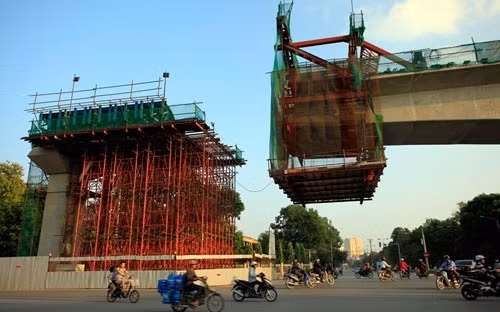 Tổng công ty Đường sắt là một trong những doanh nghiệp đầu tiên được bán cổ phần theo lô. ảnh: TB Kinh tế. Tổng công ty Đường sắt là một trong những doanh nghiệp đầu tiên được bán cổ phần theo lô. ảnh: TB Kinh tế.