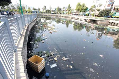 Ô nhiễm nguồn nước đang ảnh hưởng nghiêm trọng tới sức khỏe người dân. ảnh: VA