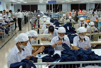 Dõ doanh nghiệp phải trả thêm tiền cho người lao động nếu chậm trả lương quá 15 ngày. ảnh: NT. Dõ doanh nghiệp phải trả thêm tiền cho người lao động nếu chậm trả lương quá 15 ngày. ảnh: NT.
