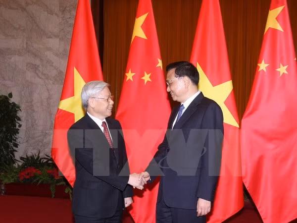 Tại Đại Lễ đường Nhân dân ở Thủ đô Bắc Kinh, Tổng Bí thư Nguyễn Phú Trọng hội kiến với Ủy viên Thường vụ Bộ Chính trị, Thủ tướng Trung Quốc Lý Khắc Cường. ảnh: TTXVN. Tại Đại Lễ đường Nhân dân ở Thủ đô Bắc Kinh, Tổng Bí thư Nguyễn Phú Trọng hội kiến với Ủy viên Thường vụ Bộ Chính trị, Thủ tướng Trung Quốc Lý Khắc Cường. ảnh: TTXVN.
