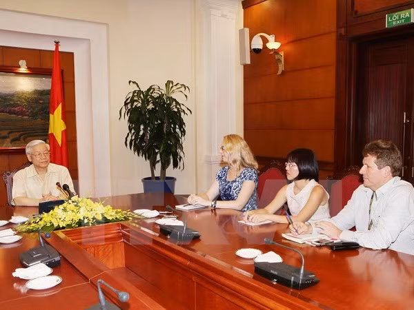 Tổng Bí thư Nguyễn Phú Trọng tiếp và trả lời phỏng vấn các hãng thông tấn, báo chí Hoa Kỳ. (Ảnh: Trí Dũng/TTXVN)
